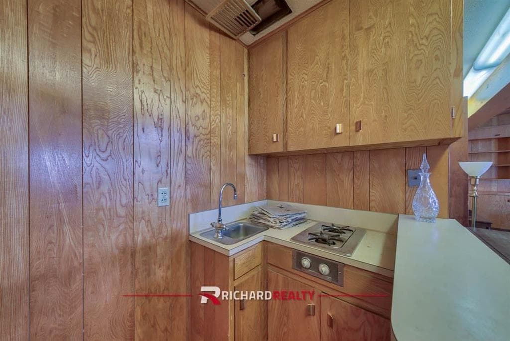 1304 Circle Road — photo 11 of 25