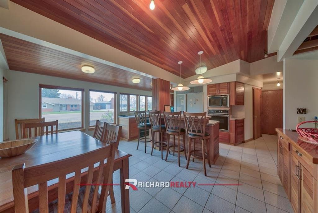 1304 Circle Road — photo 4 of 25