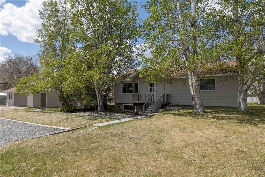 496 Birch St photo 1