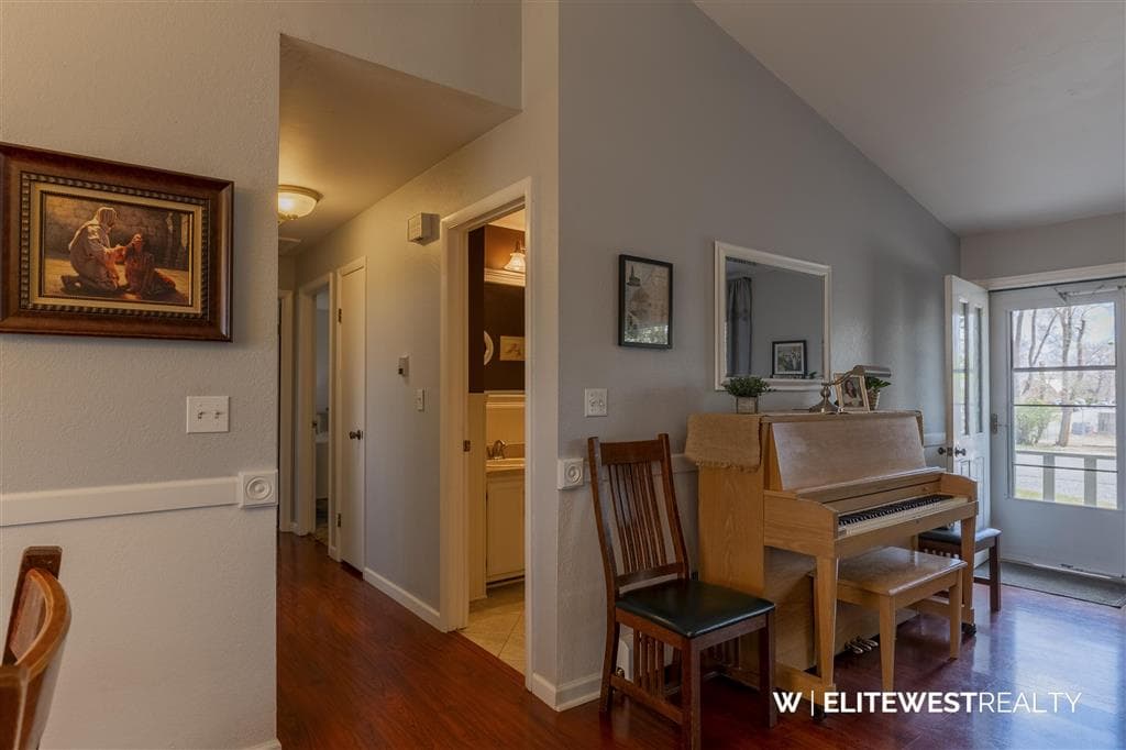 496 Birch St — photo 11 of 25