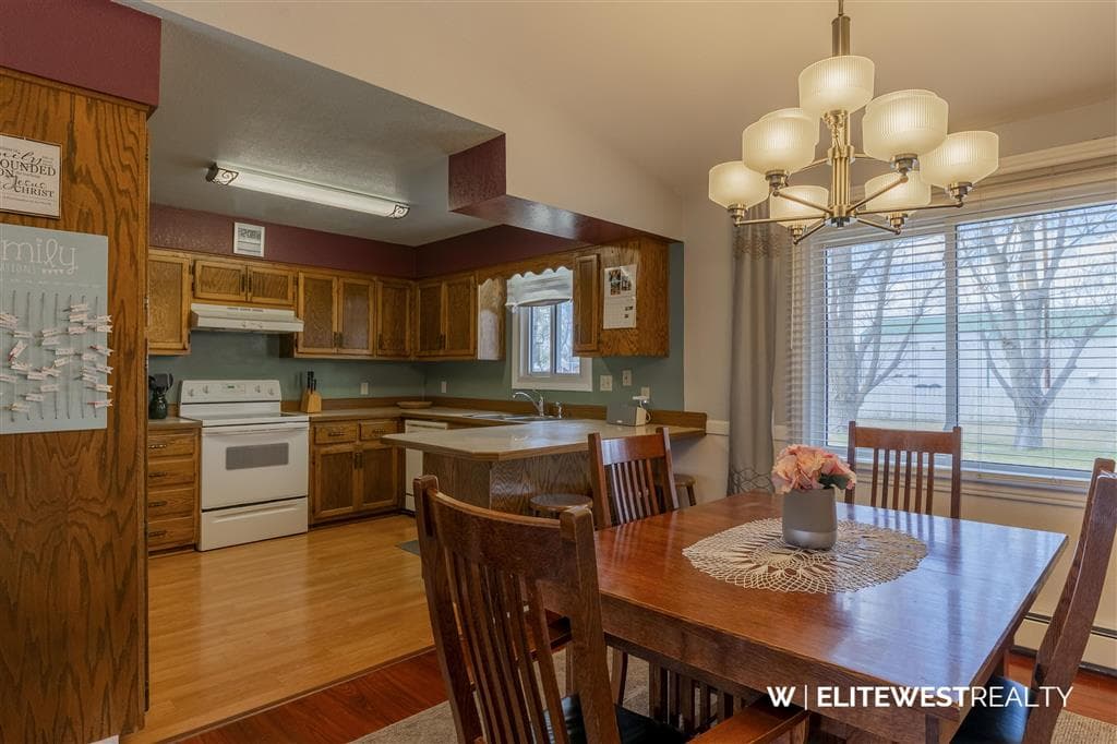 496 Birch St — photo 5 of 25