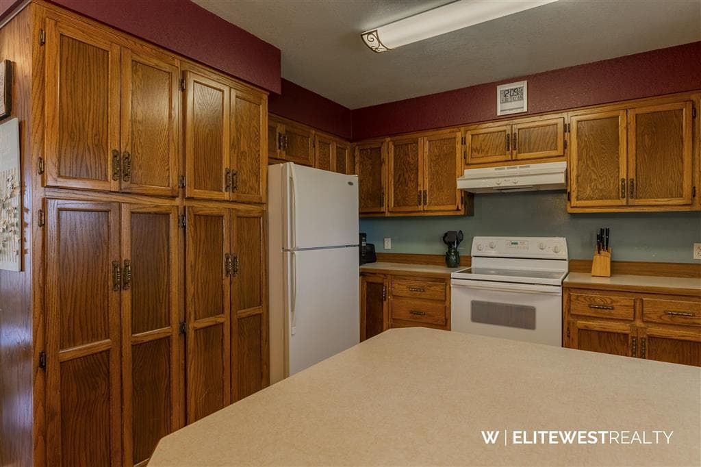 496 Birch St — photo 8 of 25