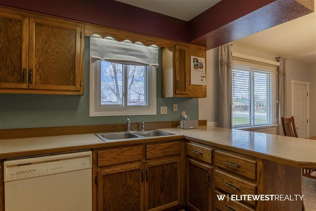 496 Birch St — photo 9 of 25