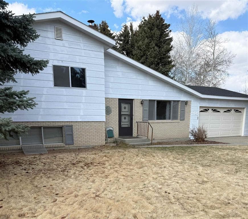 1025 Aspen Dr photo 1