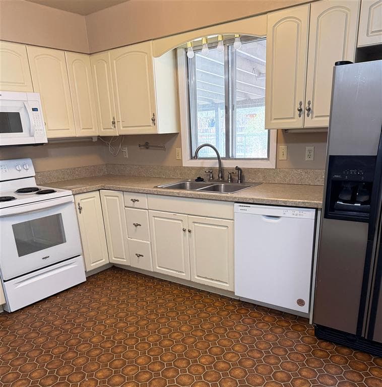 1025 Aspen Dr — photo 6 of 23