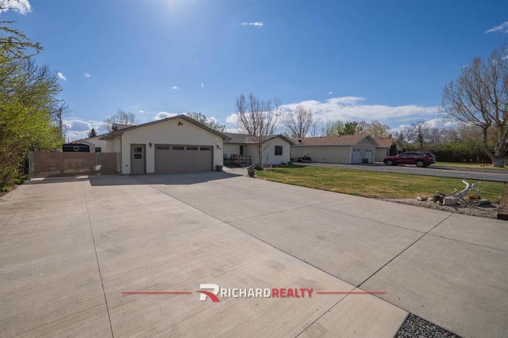 2202 Southfork St — photo 2 of 25