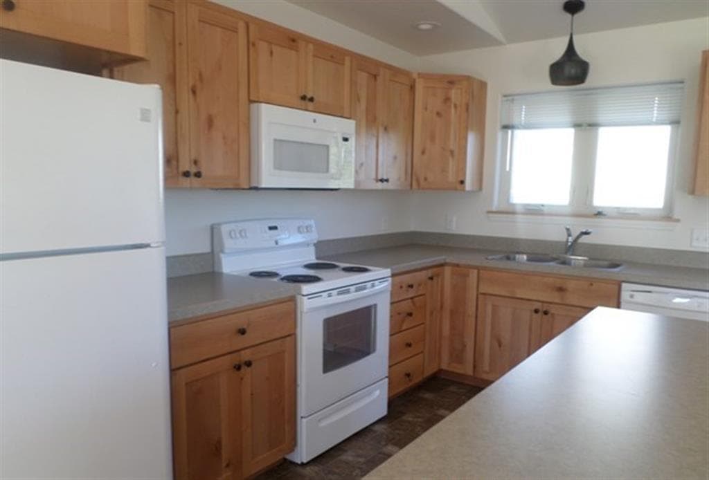 919A Blackburn St — photo 2 of 10