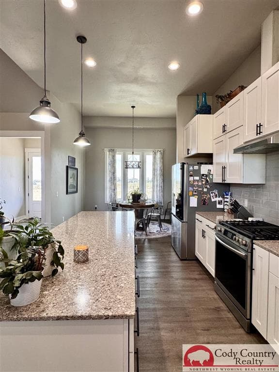 1131 Barrows Rd — photo 12 of 25