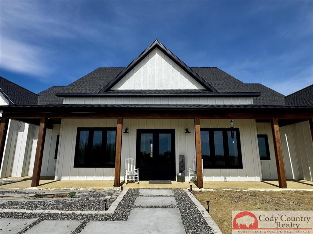 1131 Barrows Rd — photo 3 of 25
