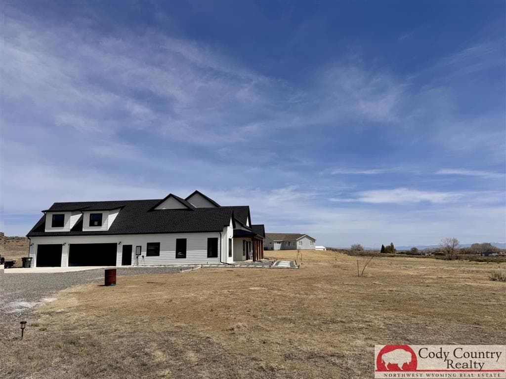 1131 Barrows Rd — photo 5 of 25