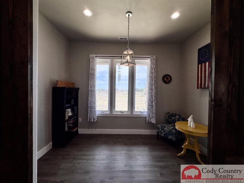 1131 Barrows Rd — photo 10 of 25