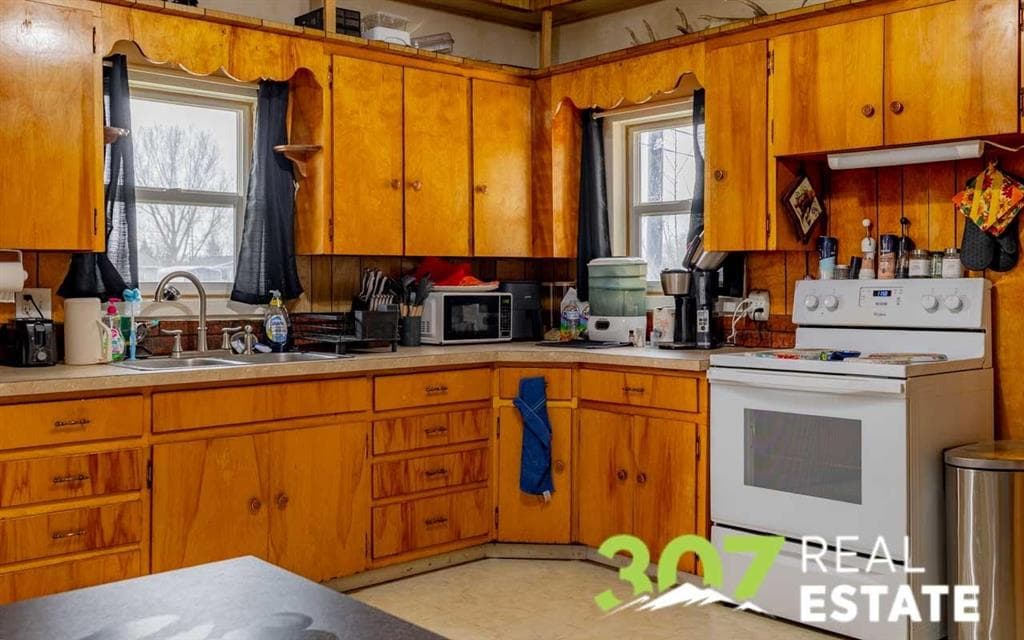 849 3rd St E — photo 11 of 25