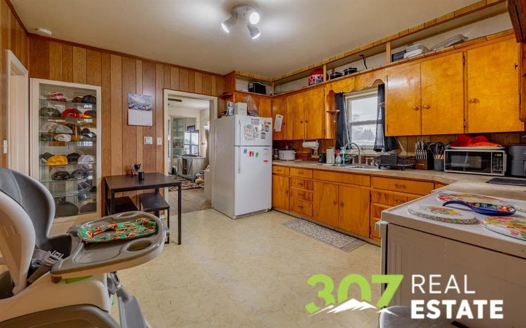 849 3rd St E — photo 12 of 25