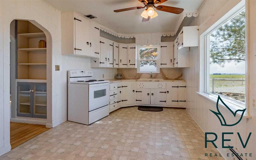 2096 Lane 10 — photo 15 of 25