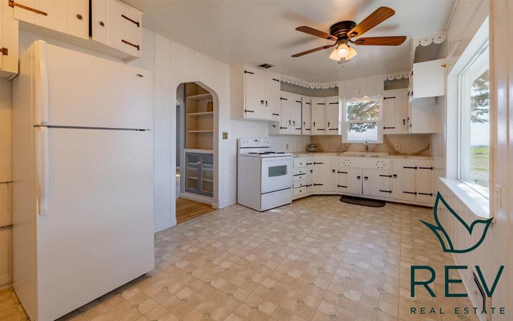2096 Lane 10 — photo 18 of 25