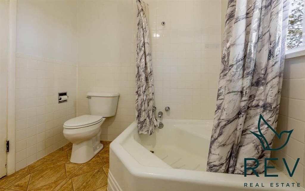 2096 Lane 10 — photo 23 of 25