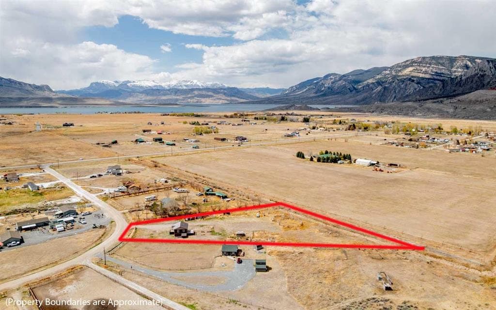 15 Arrowhead Dr — photo 2 of 25