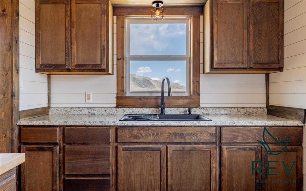 15 Arrowhead Dr — photo 3 of 25