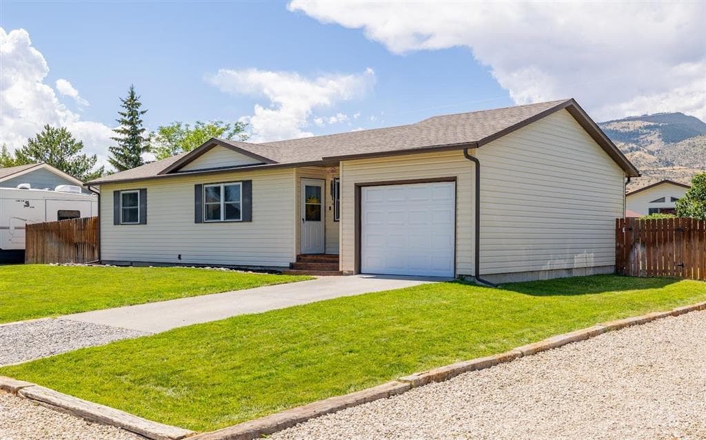 2223 Greever St photo 1