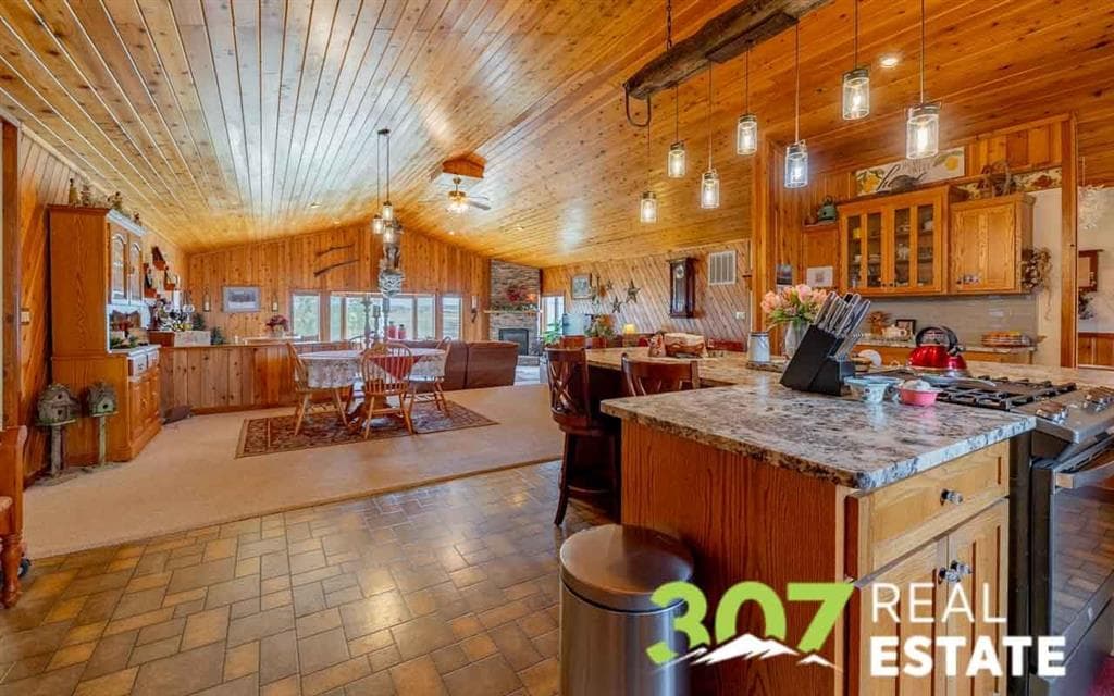 372 Lane 8 — photo 17 of 25