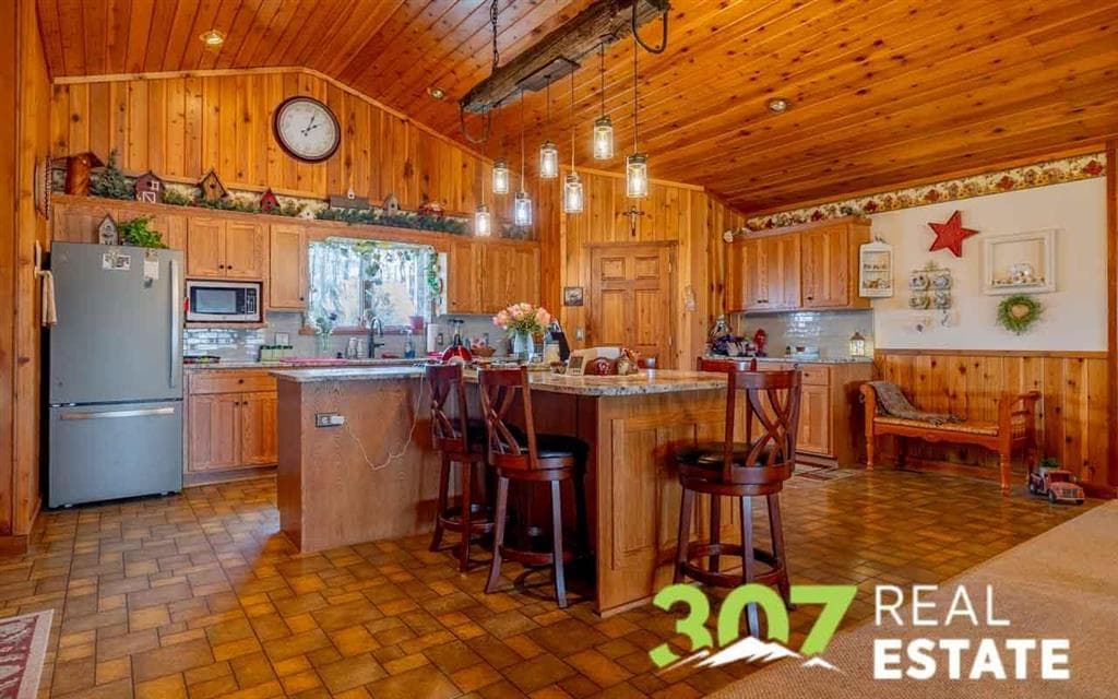 372 Lane 8 — photo 18 of 25