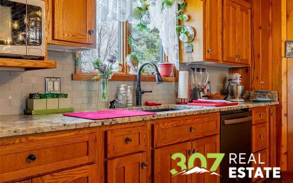 372 Lane 8 — photo 19 of 25