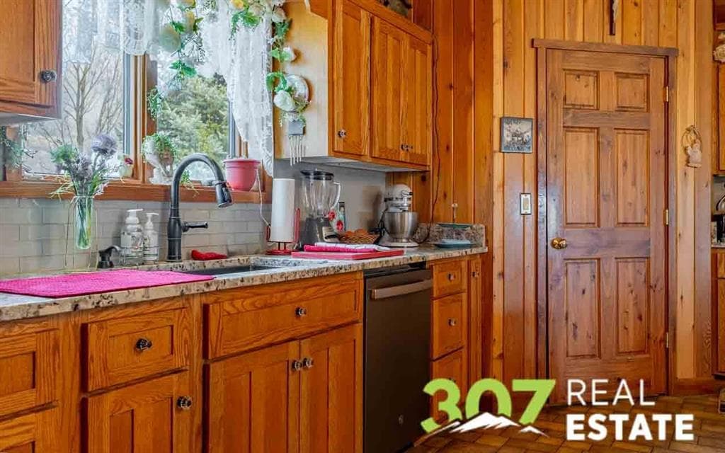 372 Lane 8 — photo 20 of 25