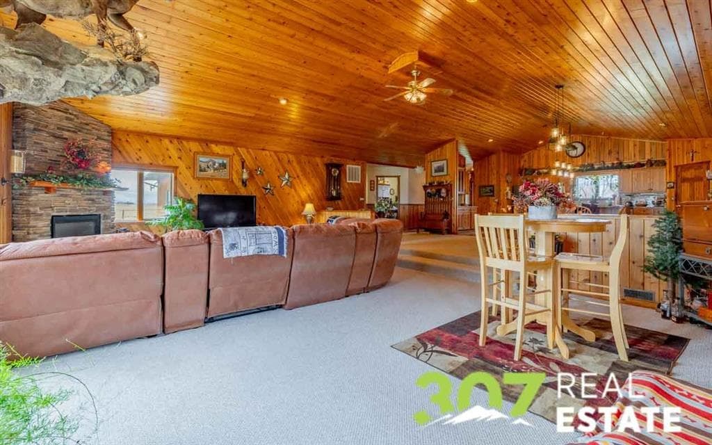 372 Lane 8 — photo 10 of 25