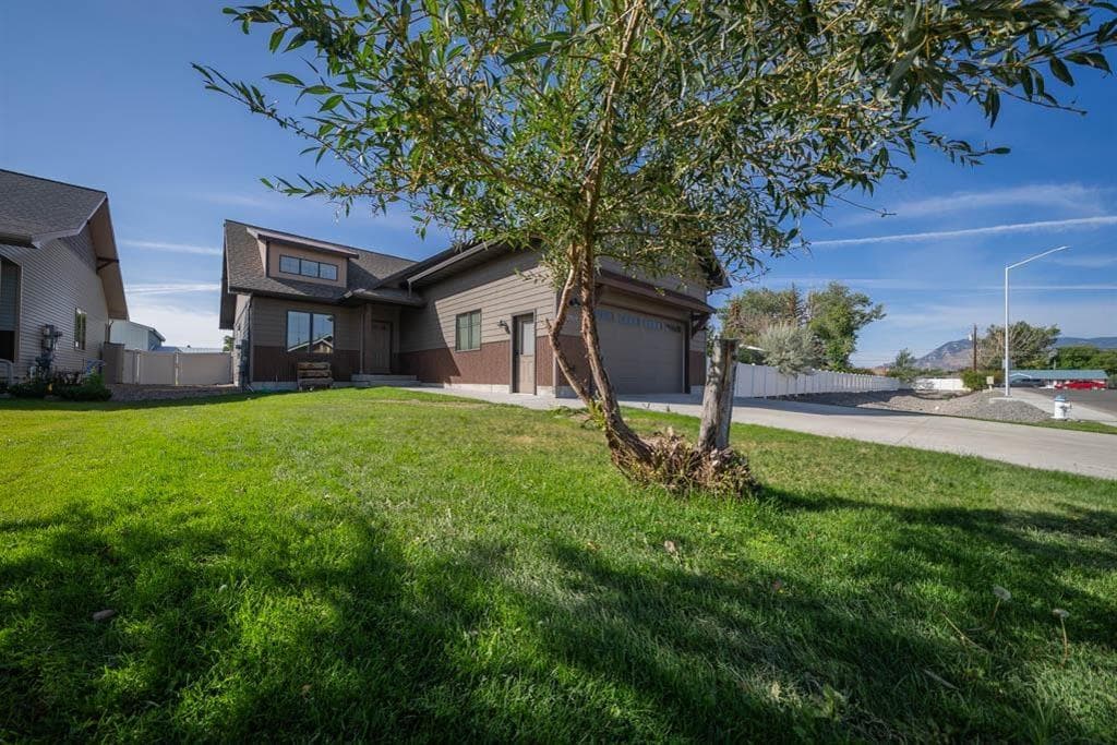 2924 Fuelie Ave photo 1