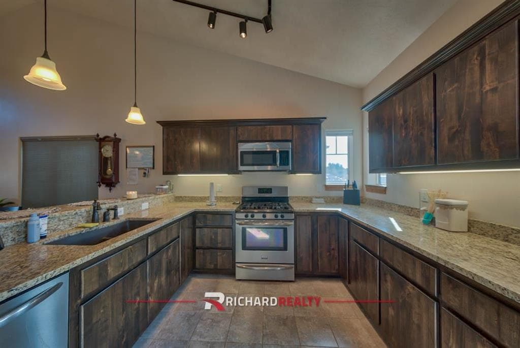 2924 Fuelie Ave — photo 13 of 25