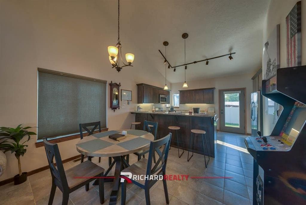 2924 Fuelie Ave — photo 14 of 25