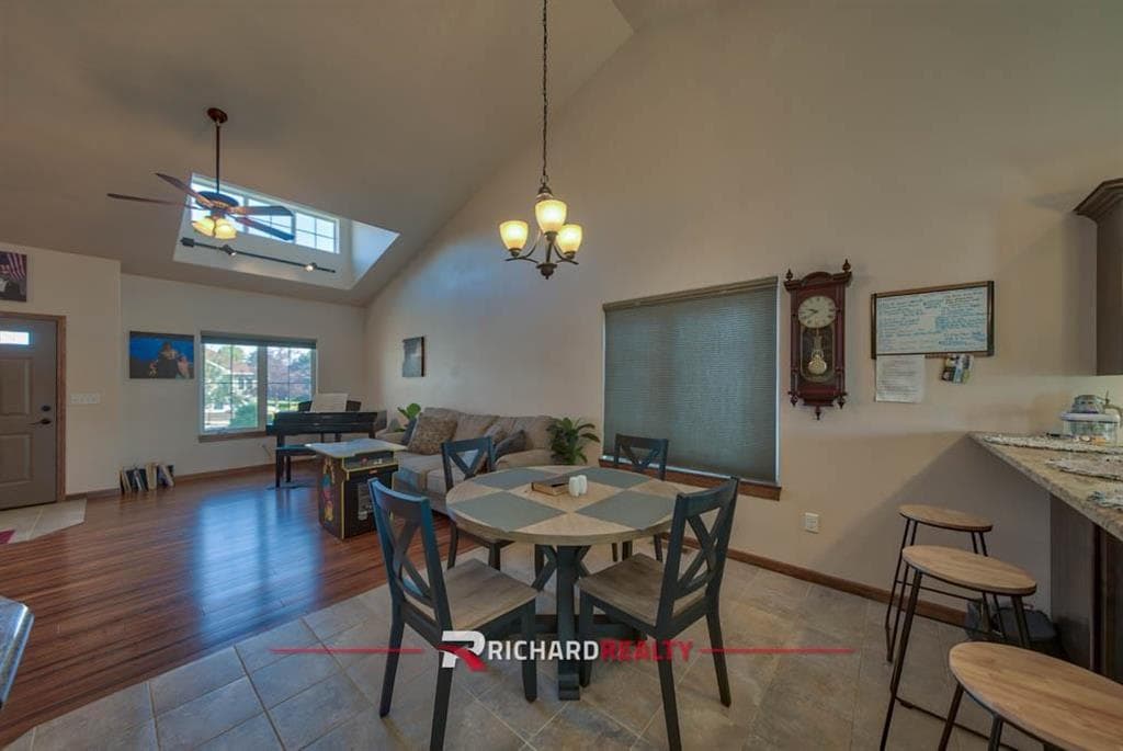2924 Fuelie Ave — photo 15 of 25
