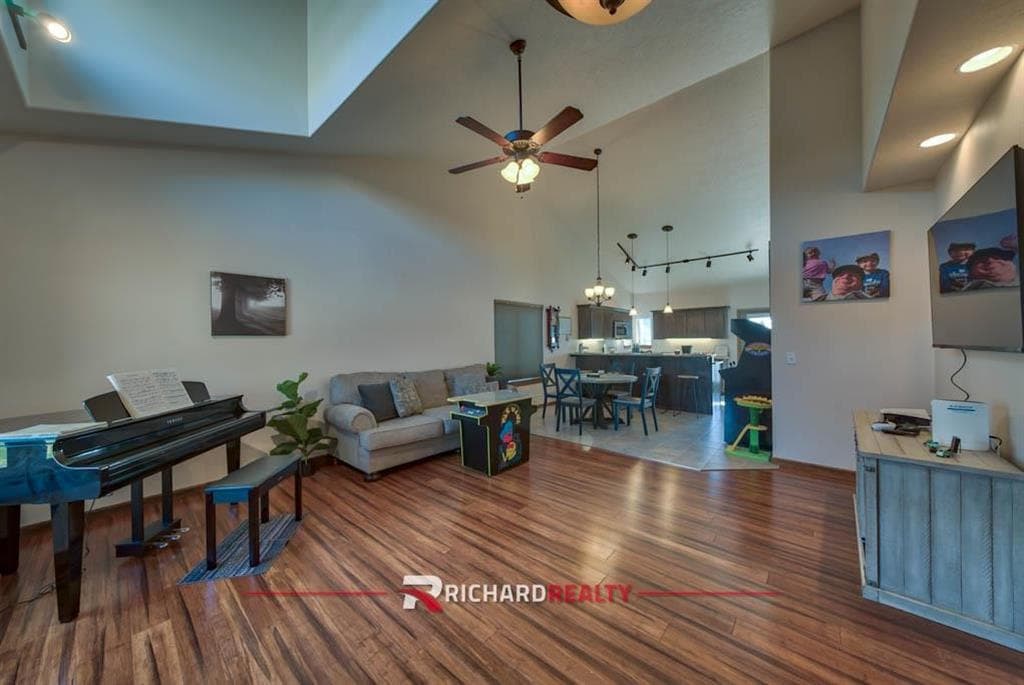 2924 Fuelie Ave — photo 7 of 25