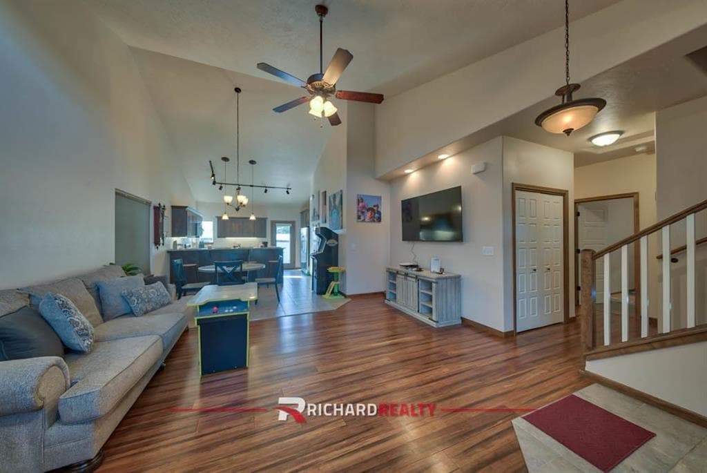 2924 Fuelie Ave — photo 8 of 25