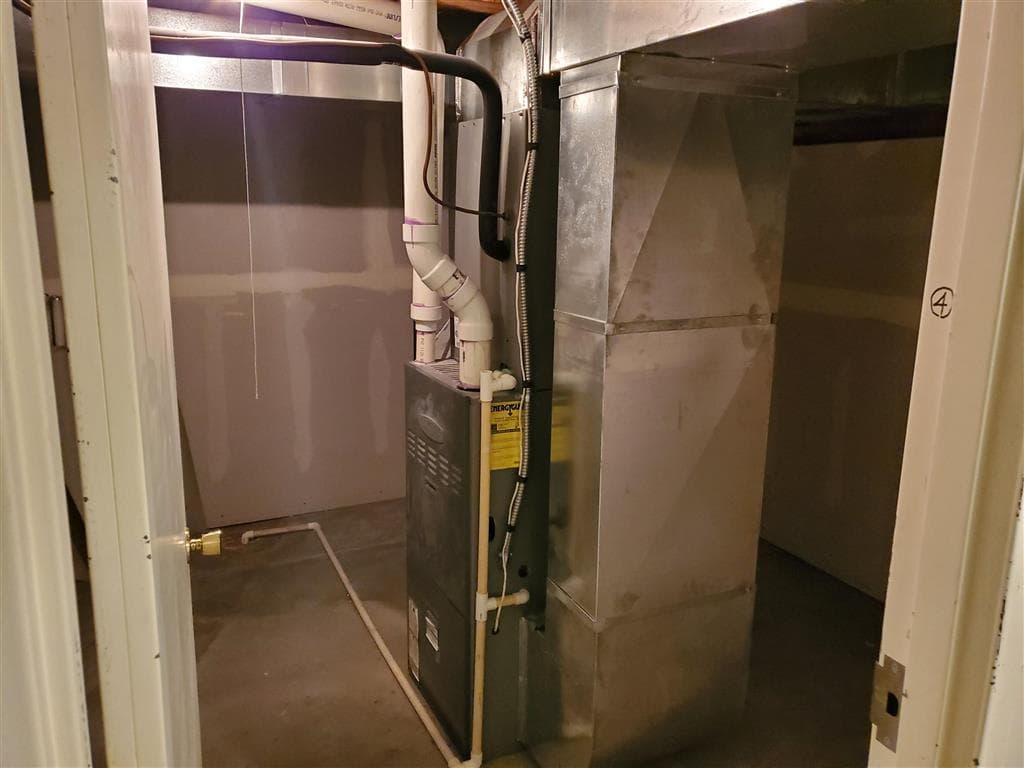 1210 Sheridan Ave — photo 12 of 14