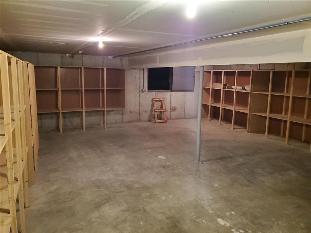 1210 Sheridan Ave — photo 9 of 14