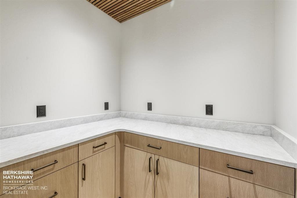 2301 Songbird Ct — photo 15 of 25