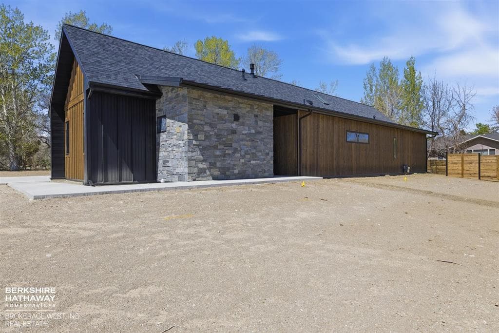 2301 Songbird Ct — photo 4 of 25
