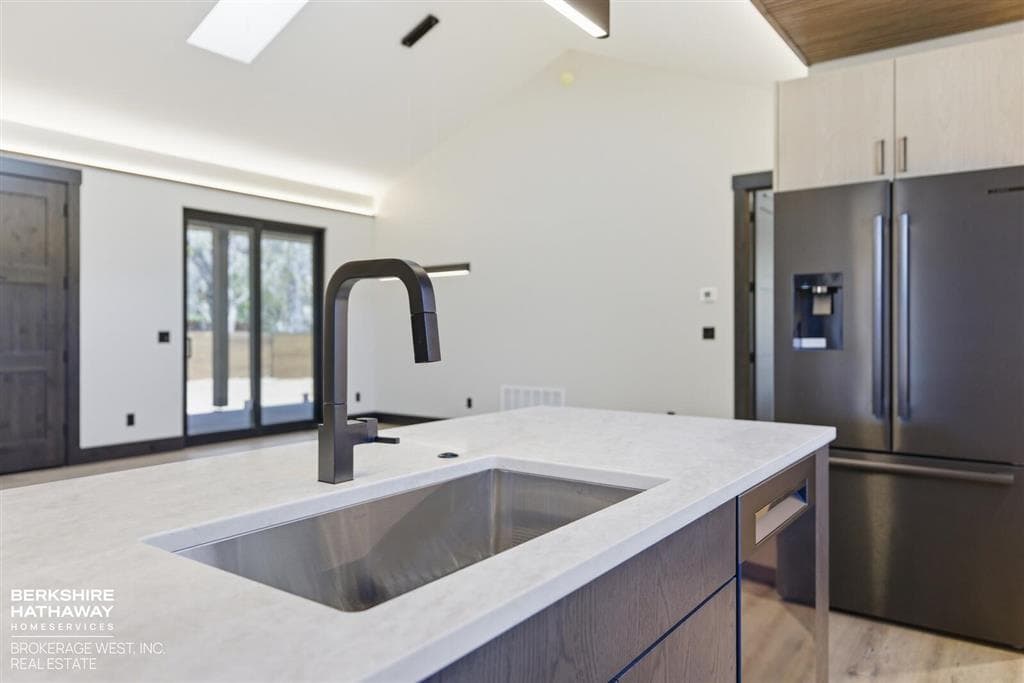 2301 Songbird Ct — photo 8 of 25