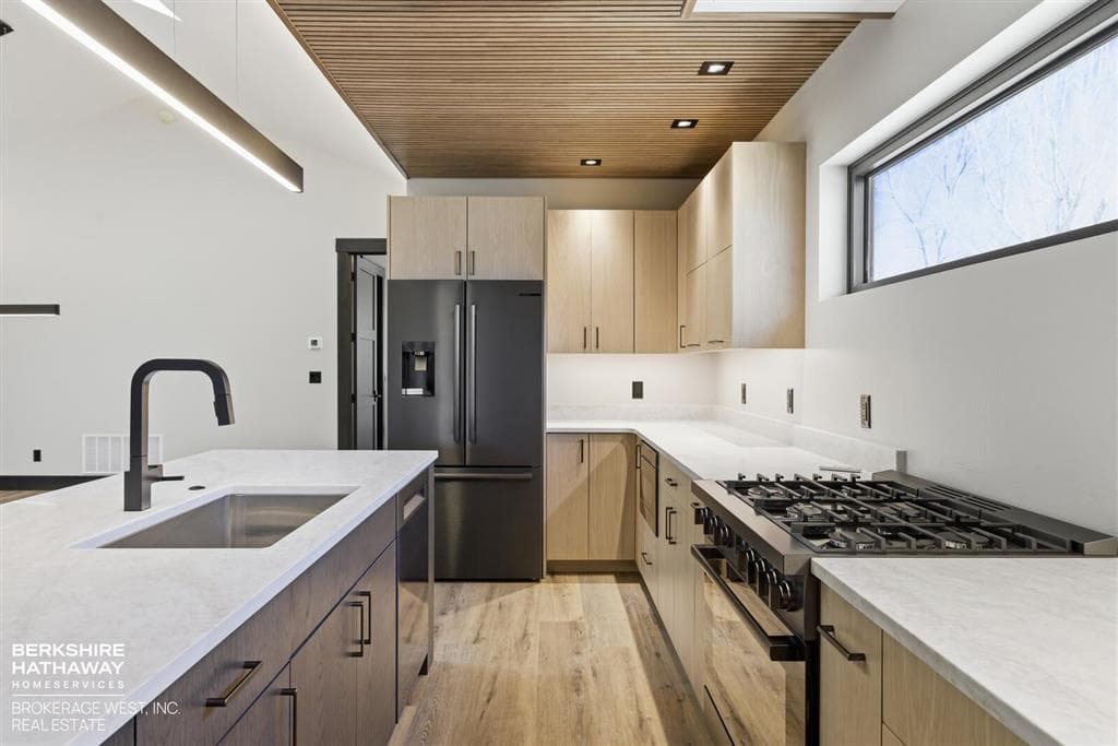 2301 Songbird Ct — photo 9 of 25
