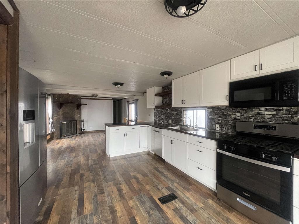 333 S S Jones St — photo 3 of 20