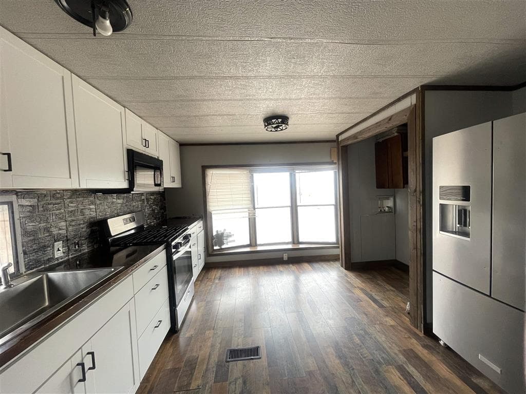 333 S S Jones St — photo 6 of 20