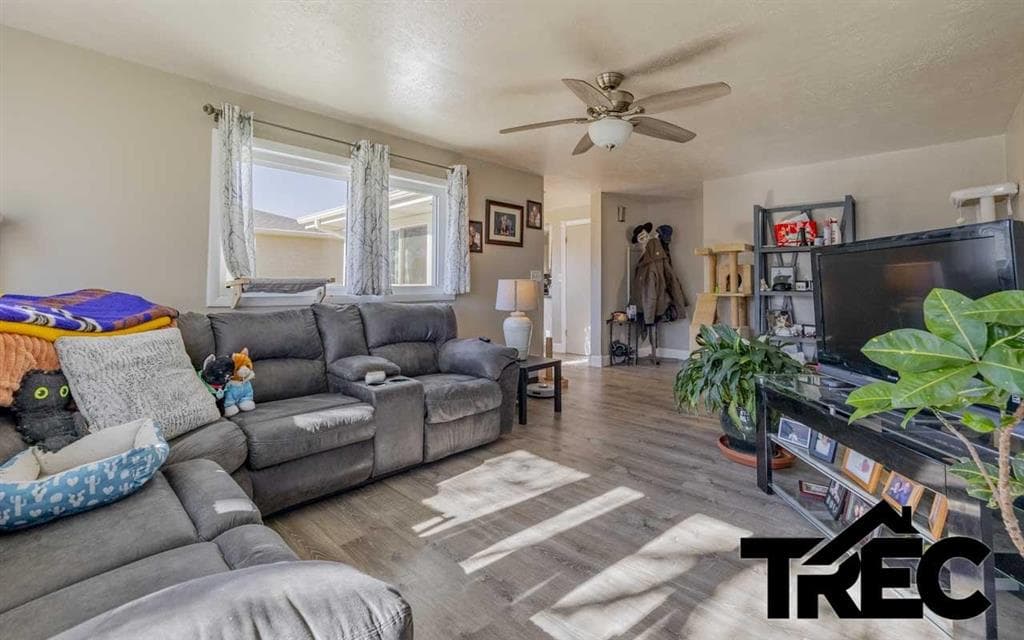 542 Cary St — photo 3 of 25
