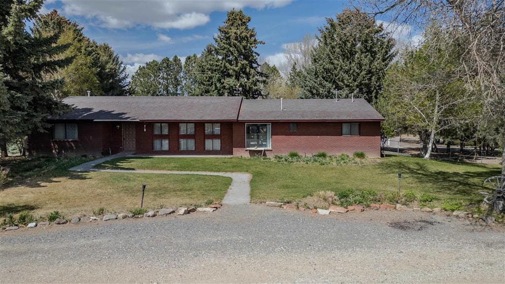 317 Cedar Ave photo 1