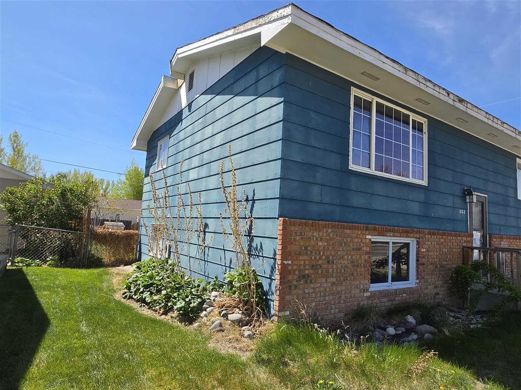 1808 Gregg Ave — photo 2 of 15