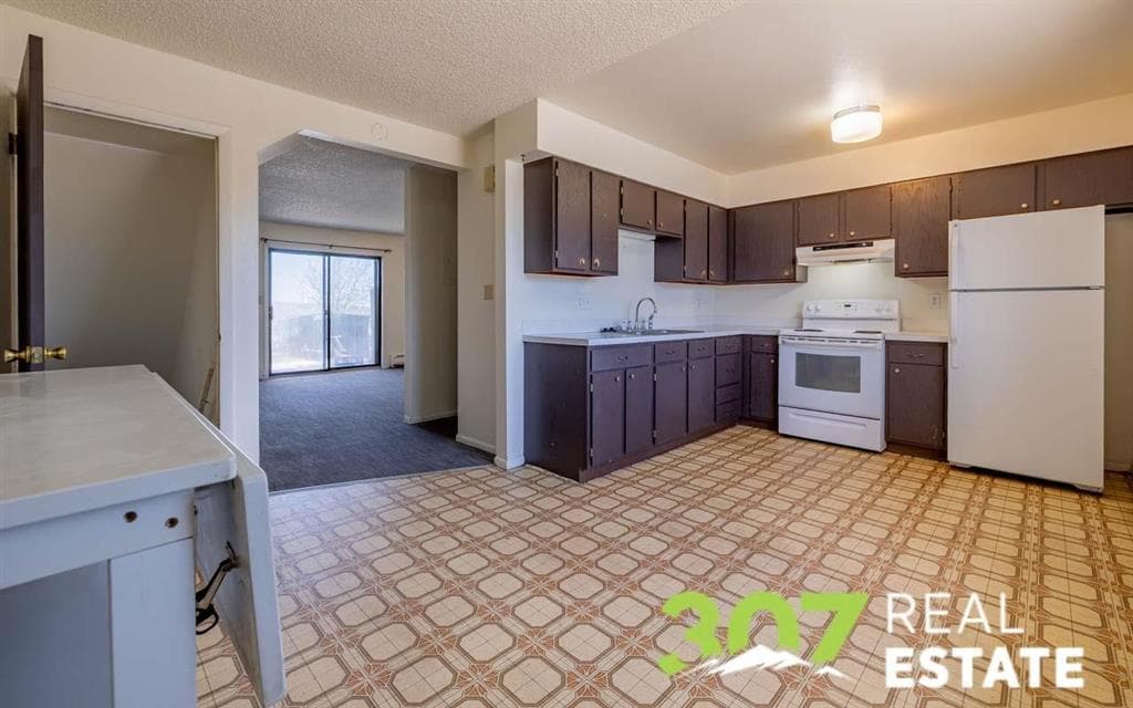 1649 N Park Dr — photo 2 of 24
