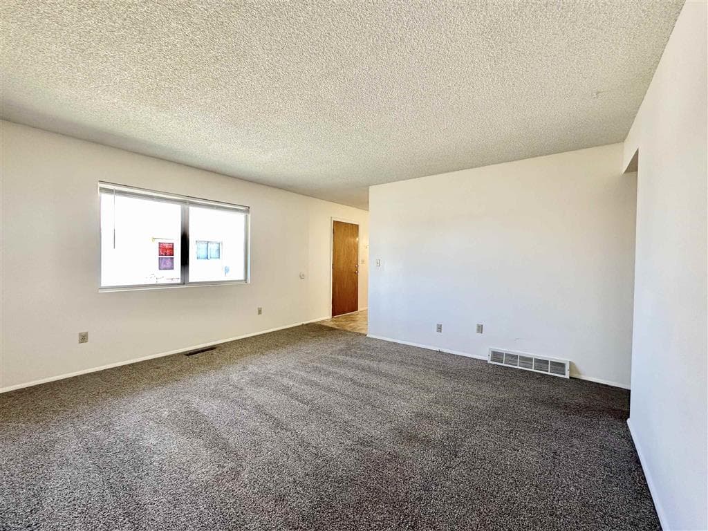 716 E 5th St — photo 4 of 22