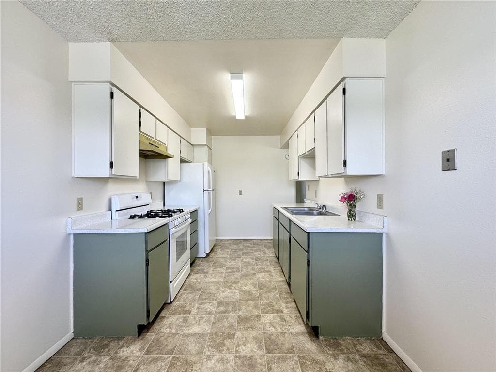 716 E 5th St — photo 9 of 22