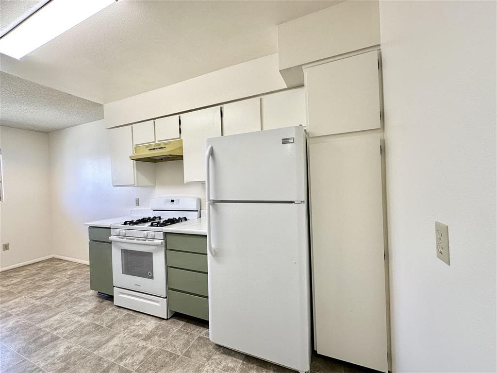 716 E 5th St — photo 10 of 22