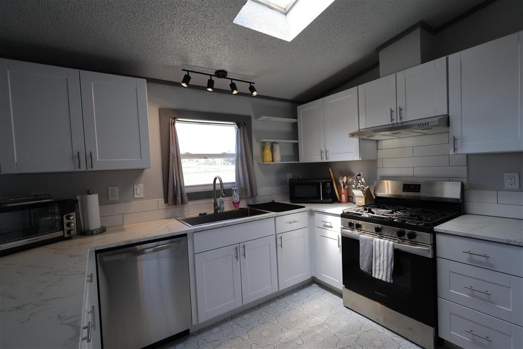 24 Oak Dr — photo 8 of 25